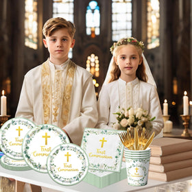 Dydamud First Communion 9oz cups provide sturdy beverage service for guests.