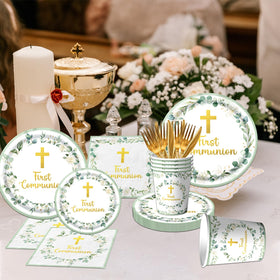 Dydamud First Communion green napkins add cohesive color and quick cleanup.