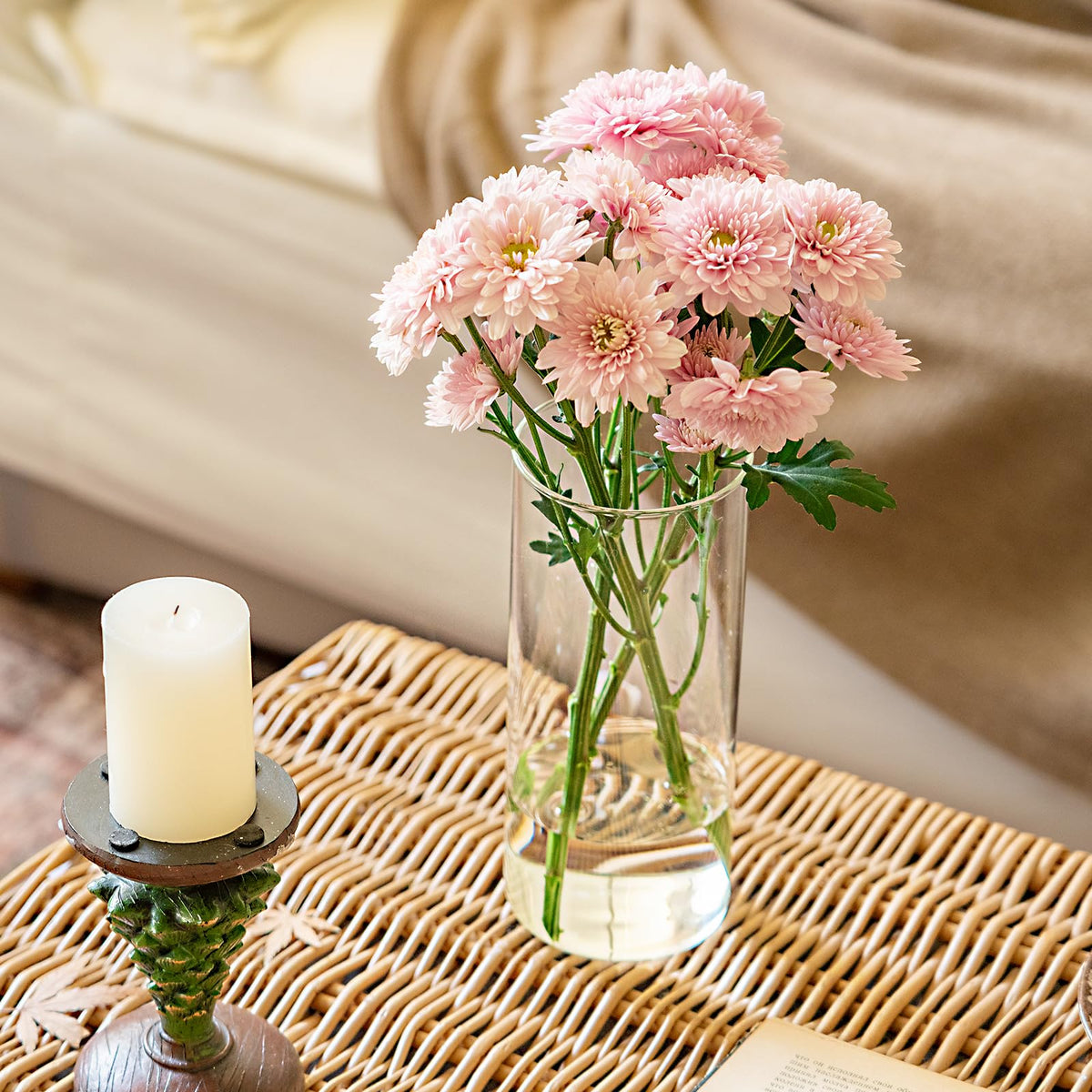 DYMFADFB floating candle vases create ambient table accents for events and dinners.