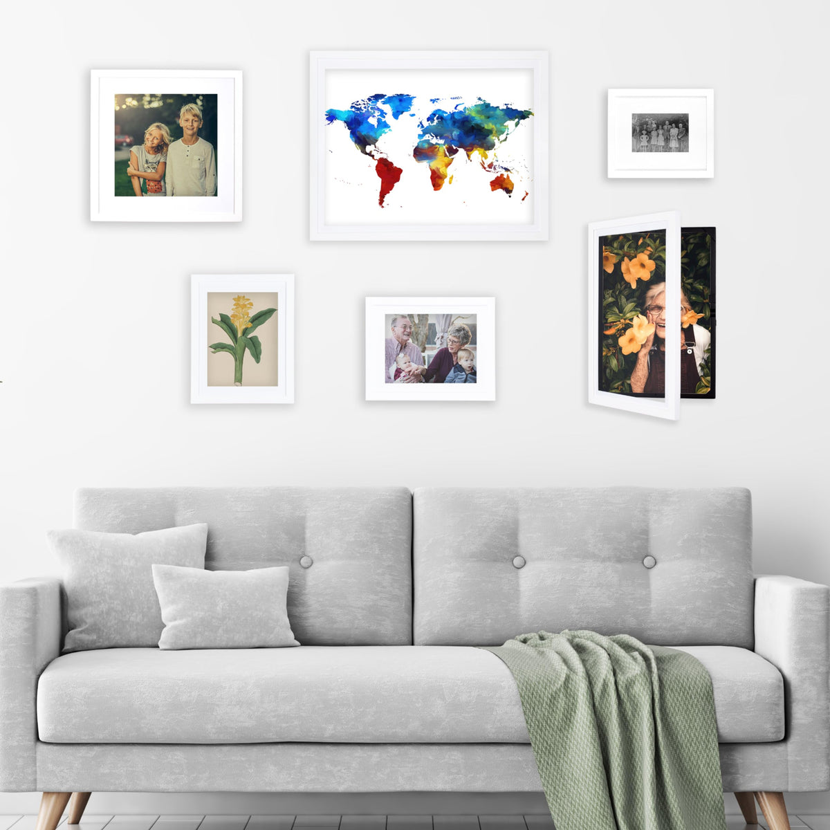 Dynamic Frames Li’l Davinci table stand enables standalone display.