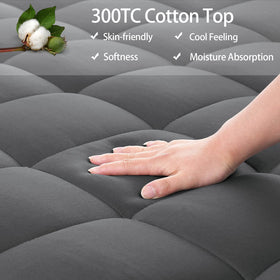 EASELAND fitted-sheet style with elastic edge to keep bed neat.