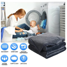 EASELAND two-sided blanket with plush and smooth surfaces for versatile comfort.