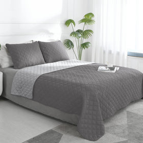 Easy-Going full-queen quilt set packaging ready for quick setup.