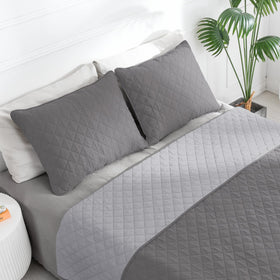 Easy-Going full-queen quilt set soft microfiber close-up highlights texture.