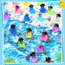 Ecation small duck pendant helping organize keys and IDs on desks