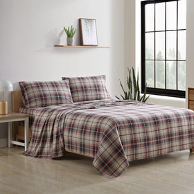 Eddie Bauer flannel queen fitted sheet with elasticized edges keeps the bed secure