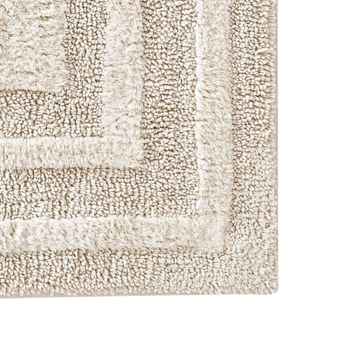Eddie Bauer Logan absorbent cotton weave dries quickly after showers.