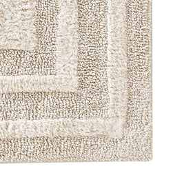 Eddie Bauer Logan absorbent cotton weave dries quickly after showers.