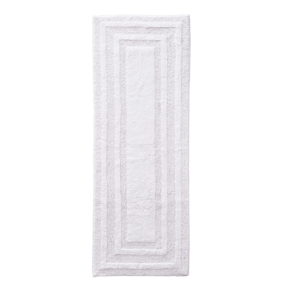 Eddie Bauer Logan White rug close-up shows soft plush fibers for cozy stepping.