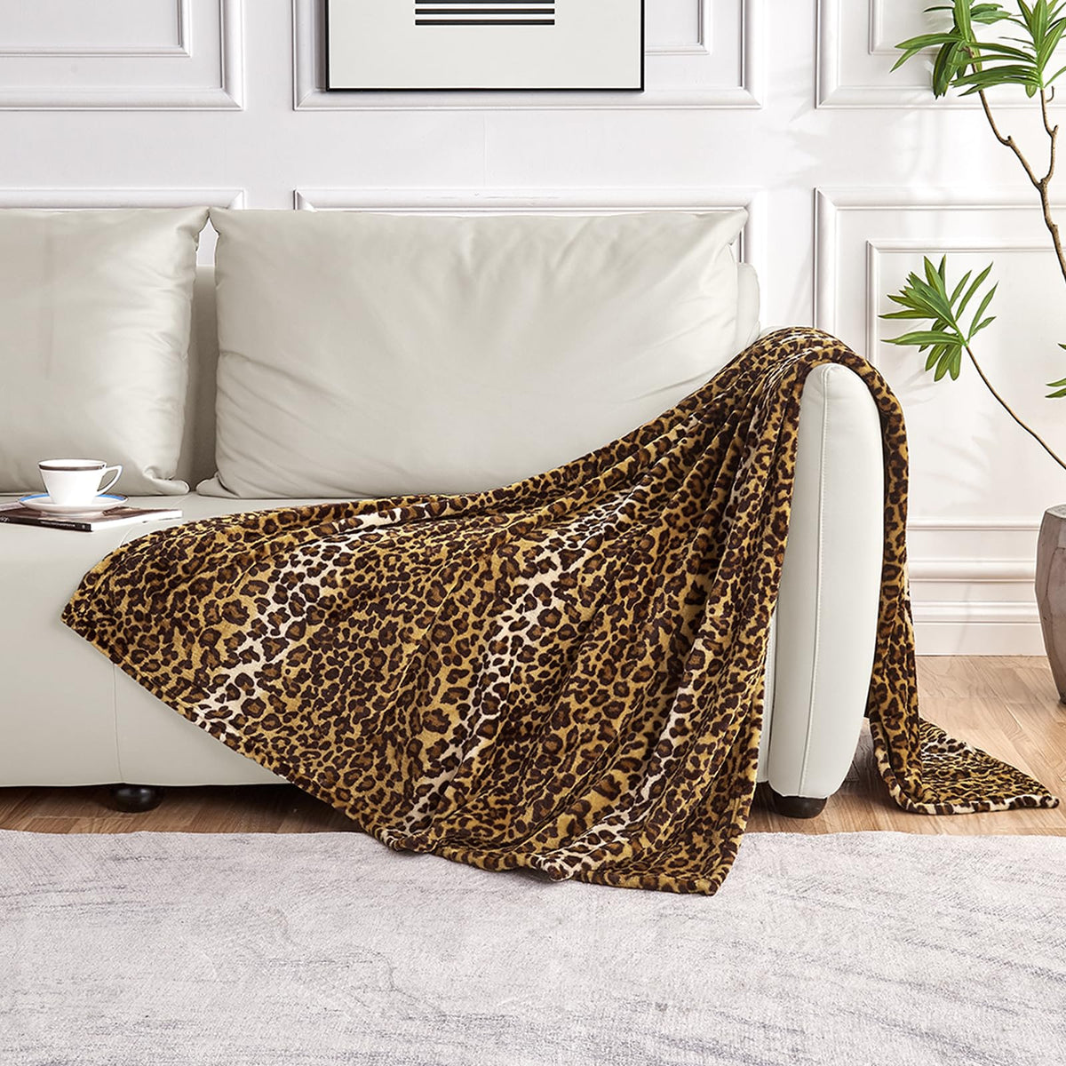 Edenleaf fleece blanket close-up texture shows durable fluffy fibers.