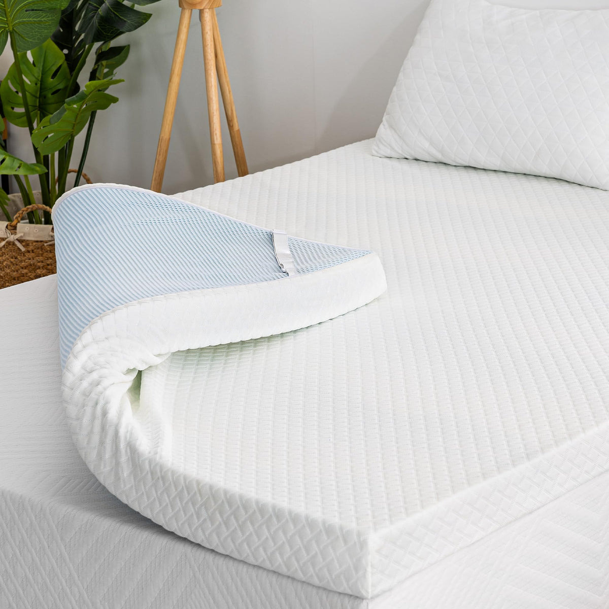 EGOHOME 3-inch gel memory foam topper on a full-size bed for enhanced comfort