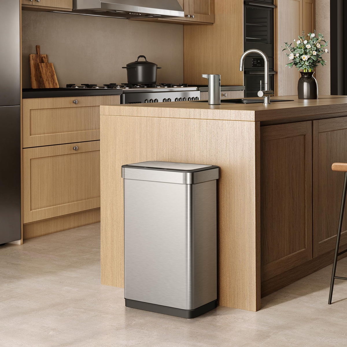 EKO EcoNova fingerprint-resistant surface keeps the bin looking clean after meals.