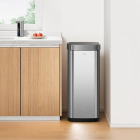 EKO EcoSmart sensor lid demonstrates touchless opening for convenient kitchen use