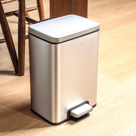 Soft-close lid on the EKO Madison operates quietly for peaceful spaces.