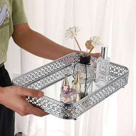 ELLDOO eyeshadow tray helps keep palettes within reach.