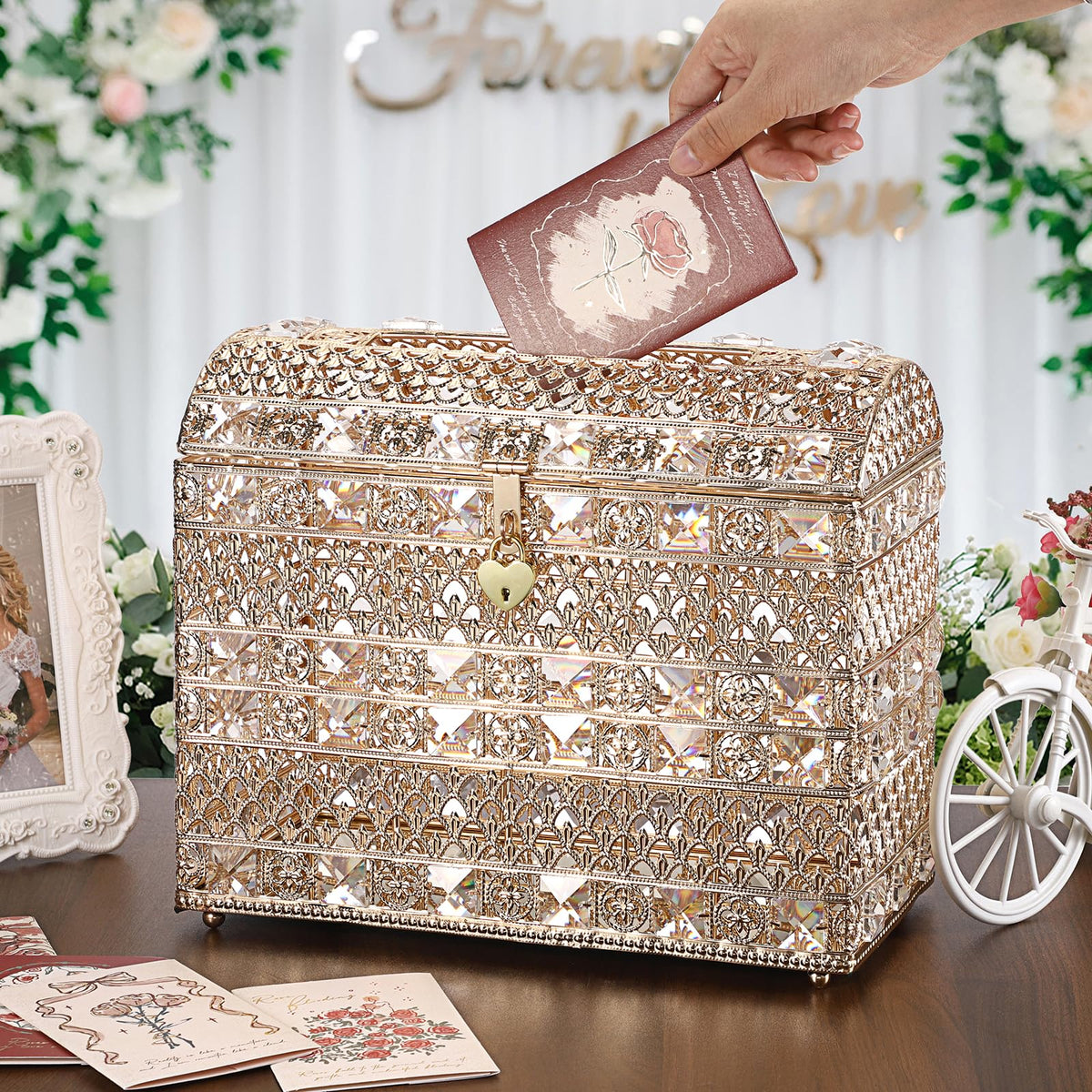 ELLDOO storage box keeps cards, envelopes, and photos organized at events.