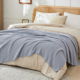 Child-friendly use: EMME muslin blanket as toddler snuggle companion