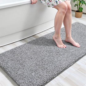 Enqinar plush microfiber rug close-up showing luxurious softness and absorbency