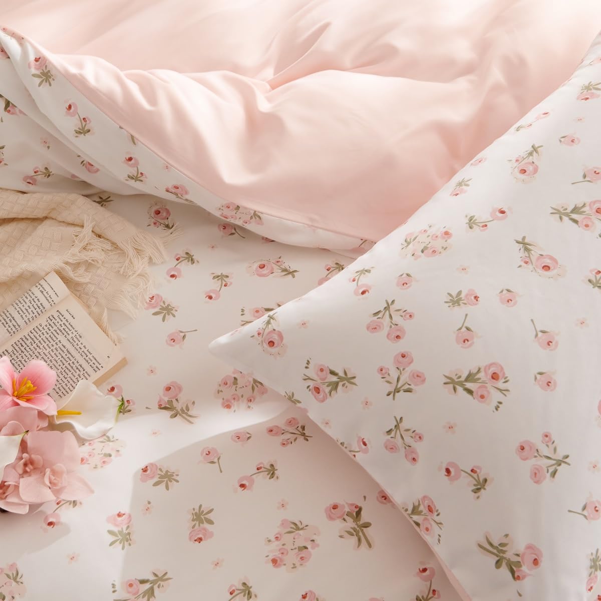 Erwinmu heart-pattern detail with pink accents enhances room vibe