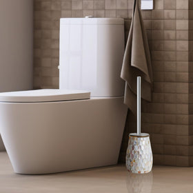 Escenzy long-handle design enables easy reach during cleaning