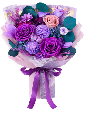 Eterfield Forever Bouquet in a vase with preserved roses for lasting gift.