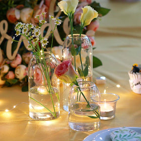 Etolies bud vase smooth edge for safe handling.