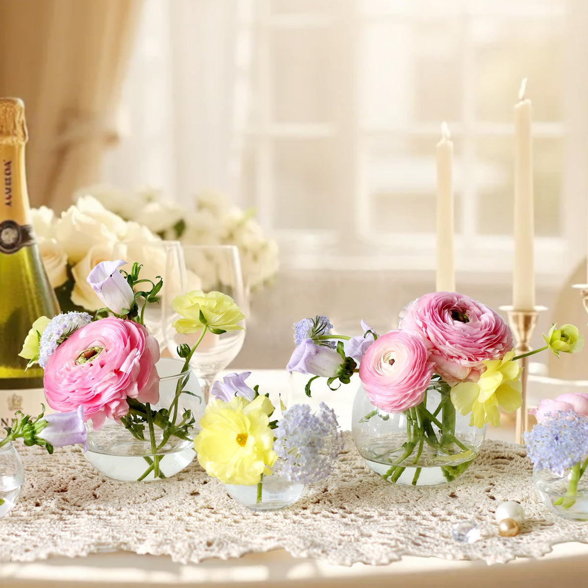 Etolies glass vase set on dining table showcases versatile décor ideas.