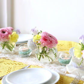 Etolies mini globe vase centerpiece ideal for modern tables and events.