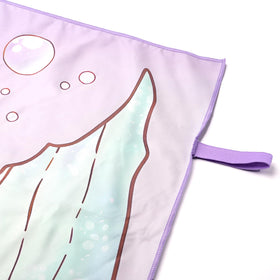 Eunzel fast-dry microfiber towel absorbs moisture for quick outfit changes.