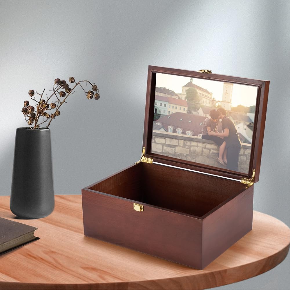 EVA murmure heart motif adds sentimental display for treasured memories