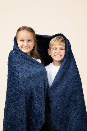 EverSnug hand luggage sleeve attachment securing the blanket on luggage