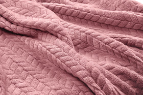 EverSnug hand luggage sleeve attachment keeps the blanket secure on luggage.