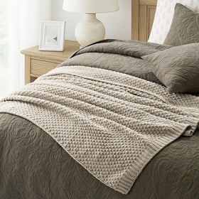 Evergracehome bed foot drape demonstrates versatile warmth at night