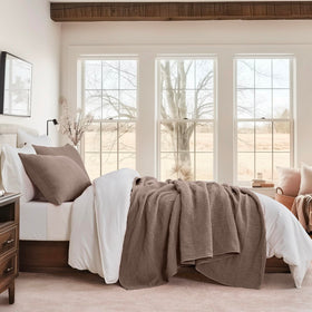 EVERGRACEHOME ribbed matelassé texture close-up highlighting elegant detail
