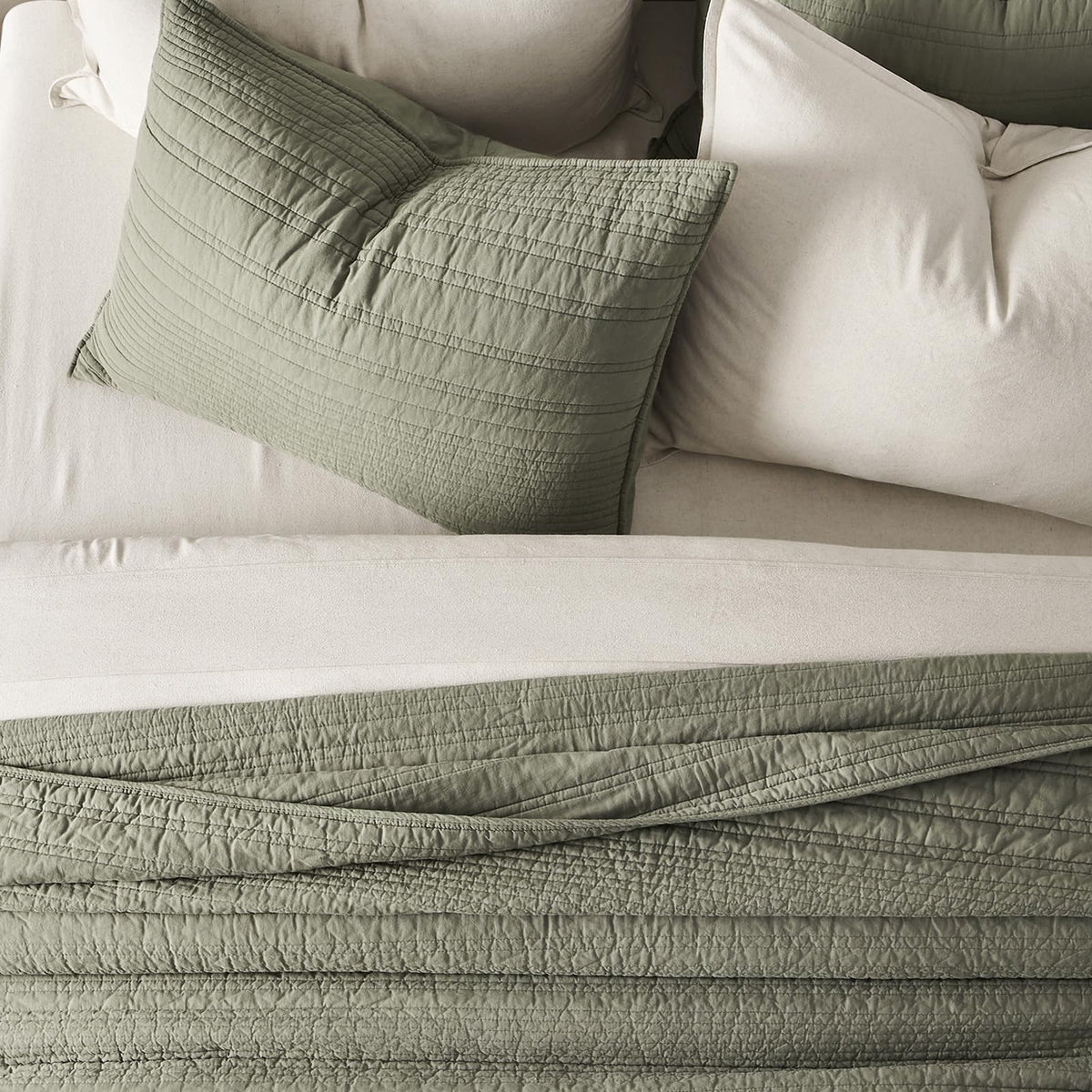 Evergracehome cotton quilt stitch-detail close-up highlights refined channels and hand feel.