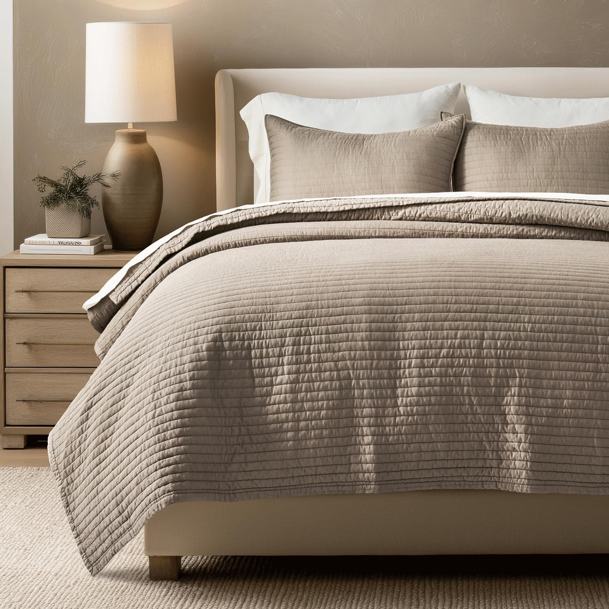 EVERGRACEHOME cotton sateen quilt on bed with visible channel stitching for elegant texture.