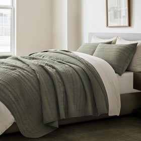 Evergracehome garment-washed finish communicates inviting softness and durability in daily use.