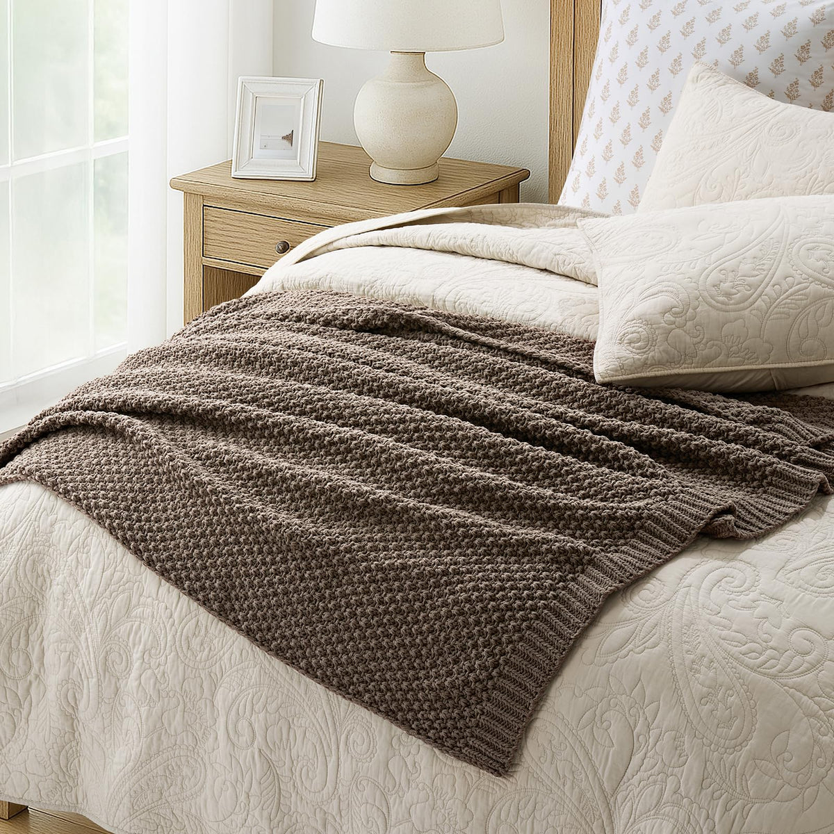 EVERGRACEHOME machine-wash care label demonstrates easy-care fabric for daily use.