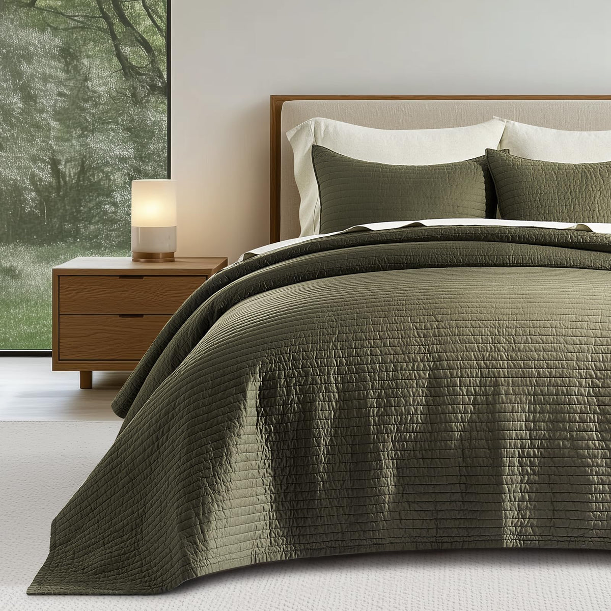 EVERGRACEHOME quilt close-up shows channel stitching and a silky sateen finish for elegant texture.