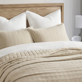 EVERGRACEHOME king backside box-stitch pattern adds versatile elegance.