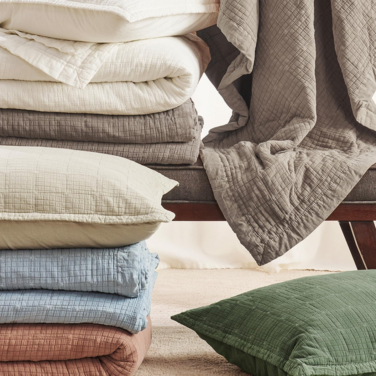 EVERGRACEHOME two shams included complete coordinated bedding.