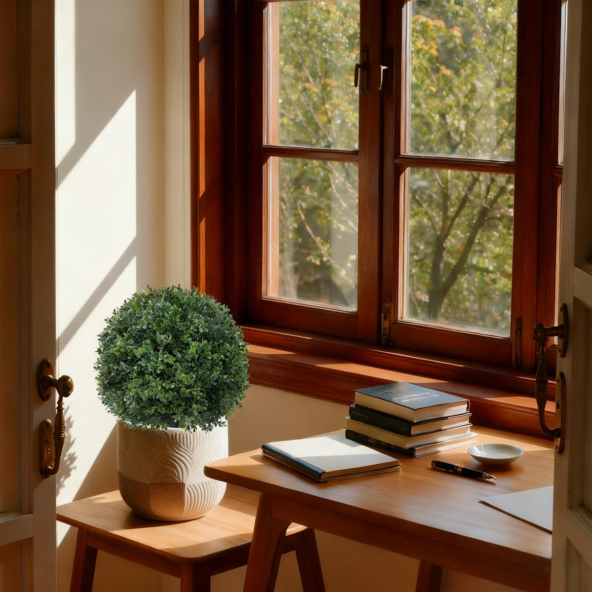 EverNature weather-resistant leaves stand up to sun, wind, and rain.