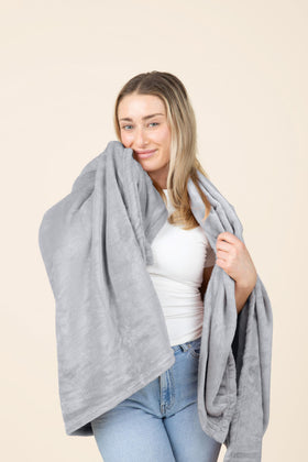 EverSnug pillow-use view shows blanket doubles as a cozy neck support.