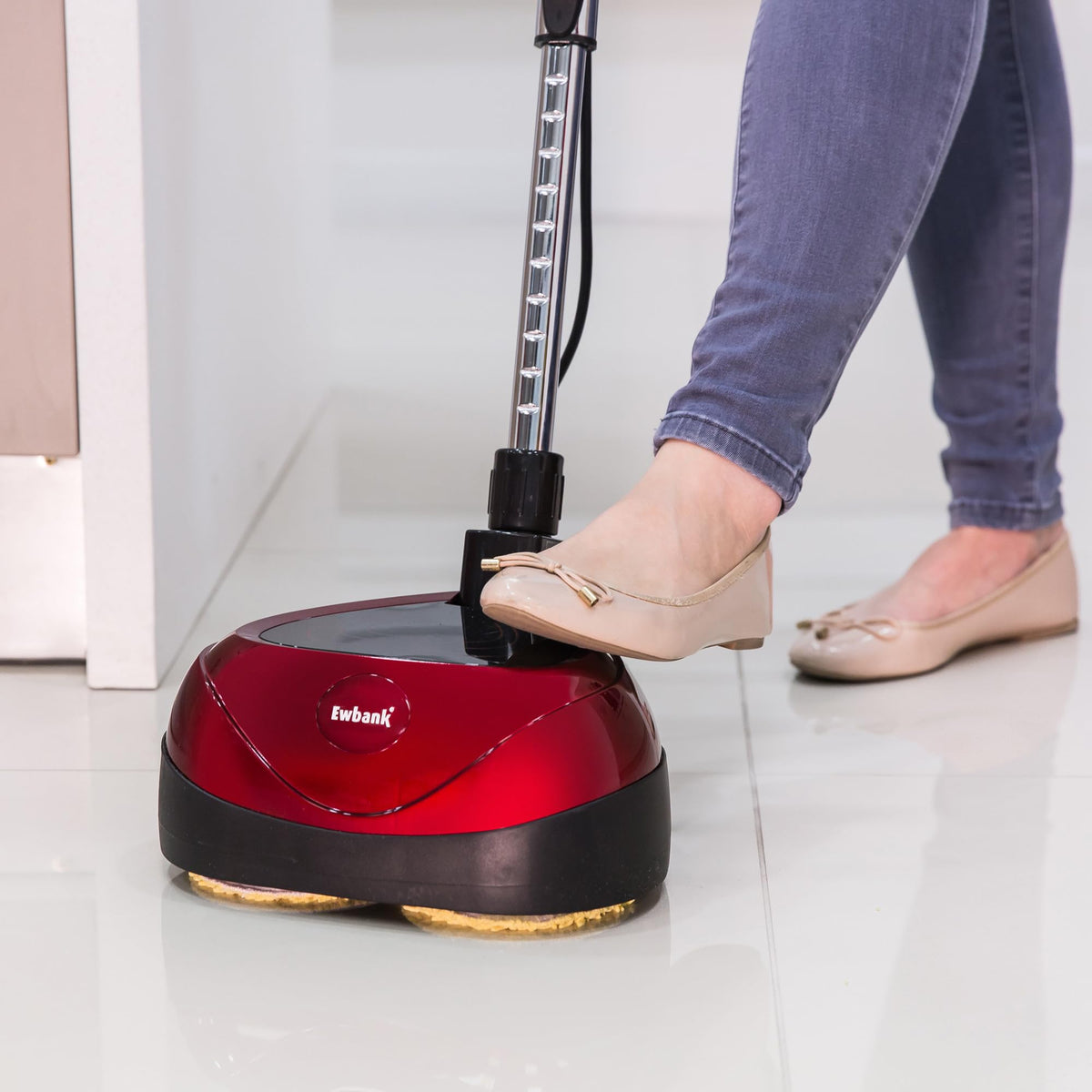 Ewbank EP170 hook-and-loop plates enable quick pad changes