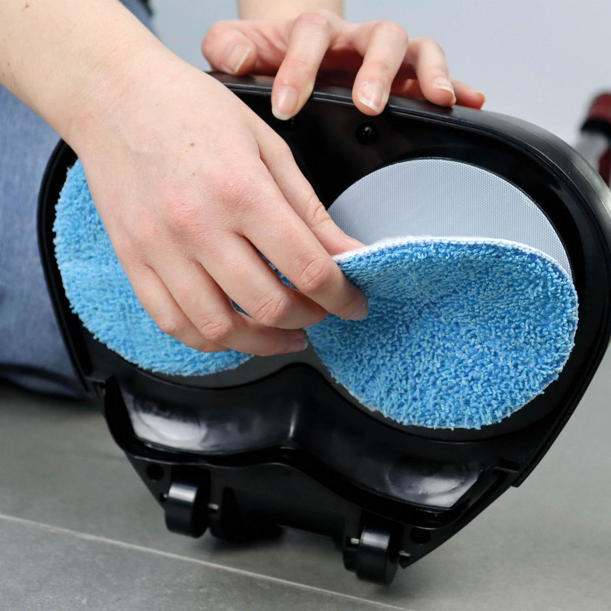 Ewbank EP170 white scrubbing pads lift dirt on hard floors