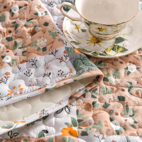 Exclusivo Mezcla 50x60 blanket close-up shows soft microfiber texture for warmth.