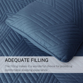 All-season bedding setup by Exclusivo Mezcla ideal for guests and RVs.