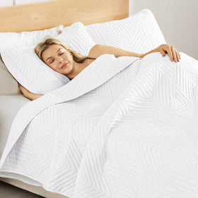 All-season quilt set ideal for bedrooms, guest rooms, RVs, and vacation homes