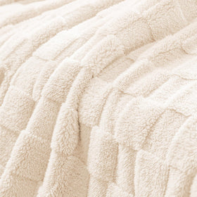 Exclusivo Mezcla versatile blanket suits bedrooms, sofas, and seasonal living spaces