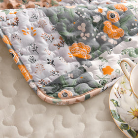 Exclusivo Mezcla boho pattern details enhance room aesthetics and comfort.